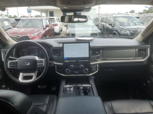 Used 2024 Ford Expedition XLT RWD image 10