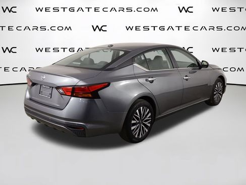 Used 2025 Nissan Altima 2.5 SV FWD image 44