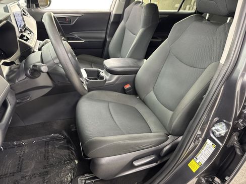 Used 2024 Toyota RAV4 LE AWD/4WD image 25