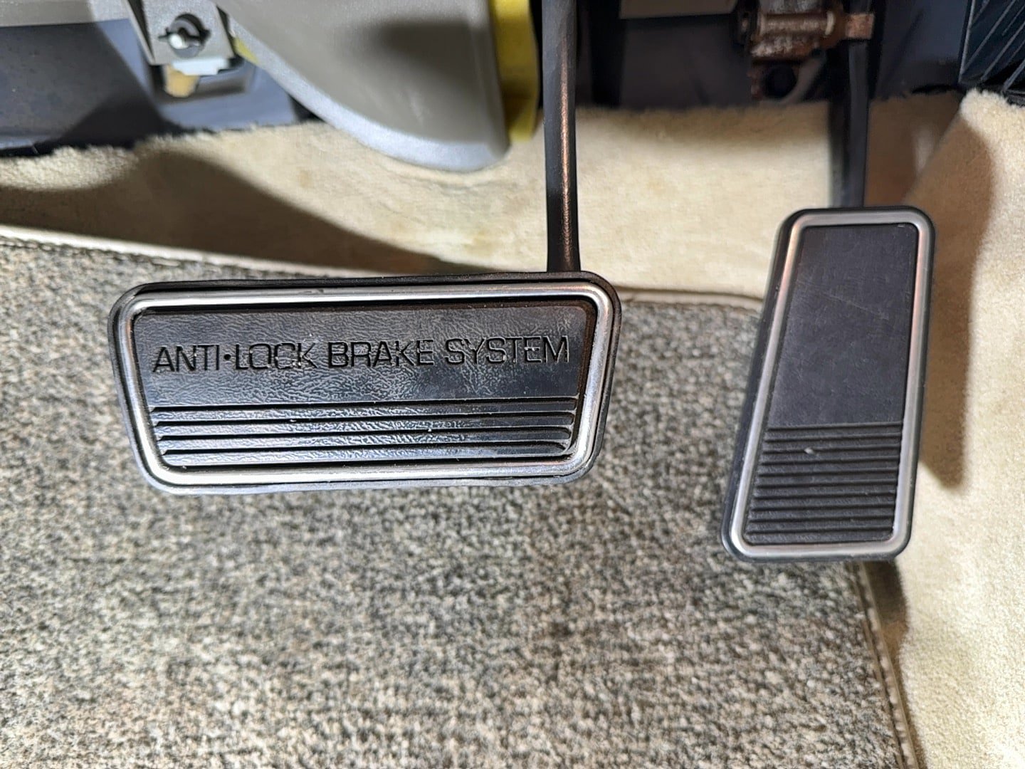 Used 1993 Cadillac Allante FWD image 29