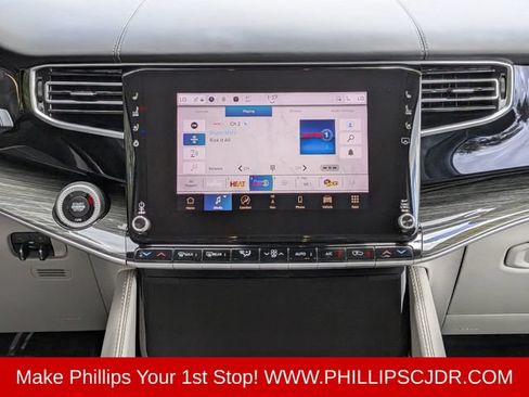 Used 2022 Jeep Wagoneer Series III w/ Premium Group I AWD/4WD image 17