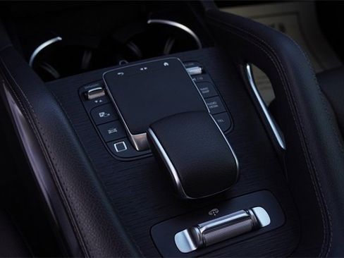 Used 2025 Mercedes-Benz GLS 450 4MATIC image 30