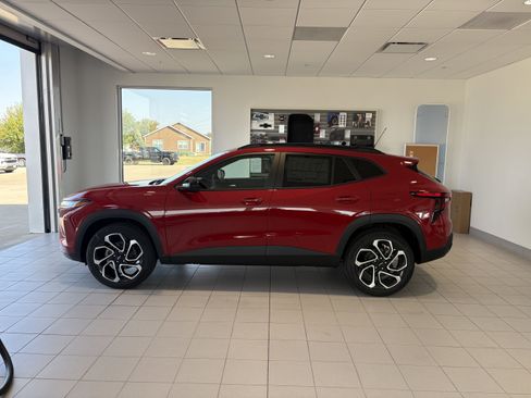 New 2026 Chevrolet Trax RS w/ Sunroof Package image 2