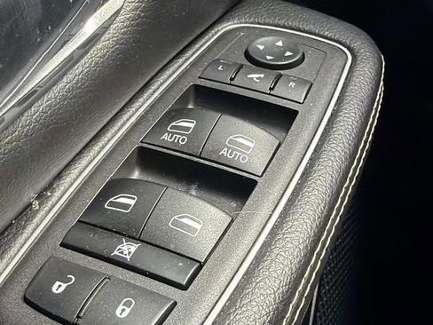 Used 2023 RAM 1500 Laramie AWD/4WD image 26