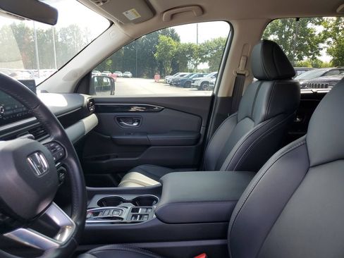 Used 2025 Honda Pilot EX-L image 17