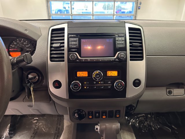 Used 2017 Nissan Frontier SV w/ SV Value Truck Package AWD/4WD image 10