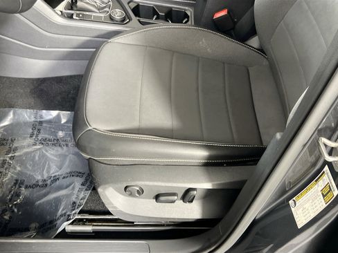 Used 2023 Volkswagen Taos SE image 18