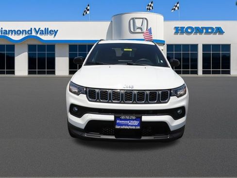 Used 2024 Jeep Compass Latitude AWD/4WD image 2