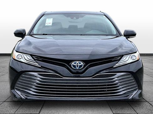 Used 2020 Toyota Camry XLE w/ Sunroof Package FWD image 3