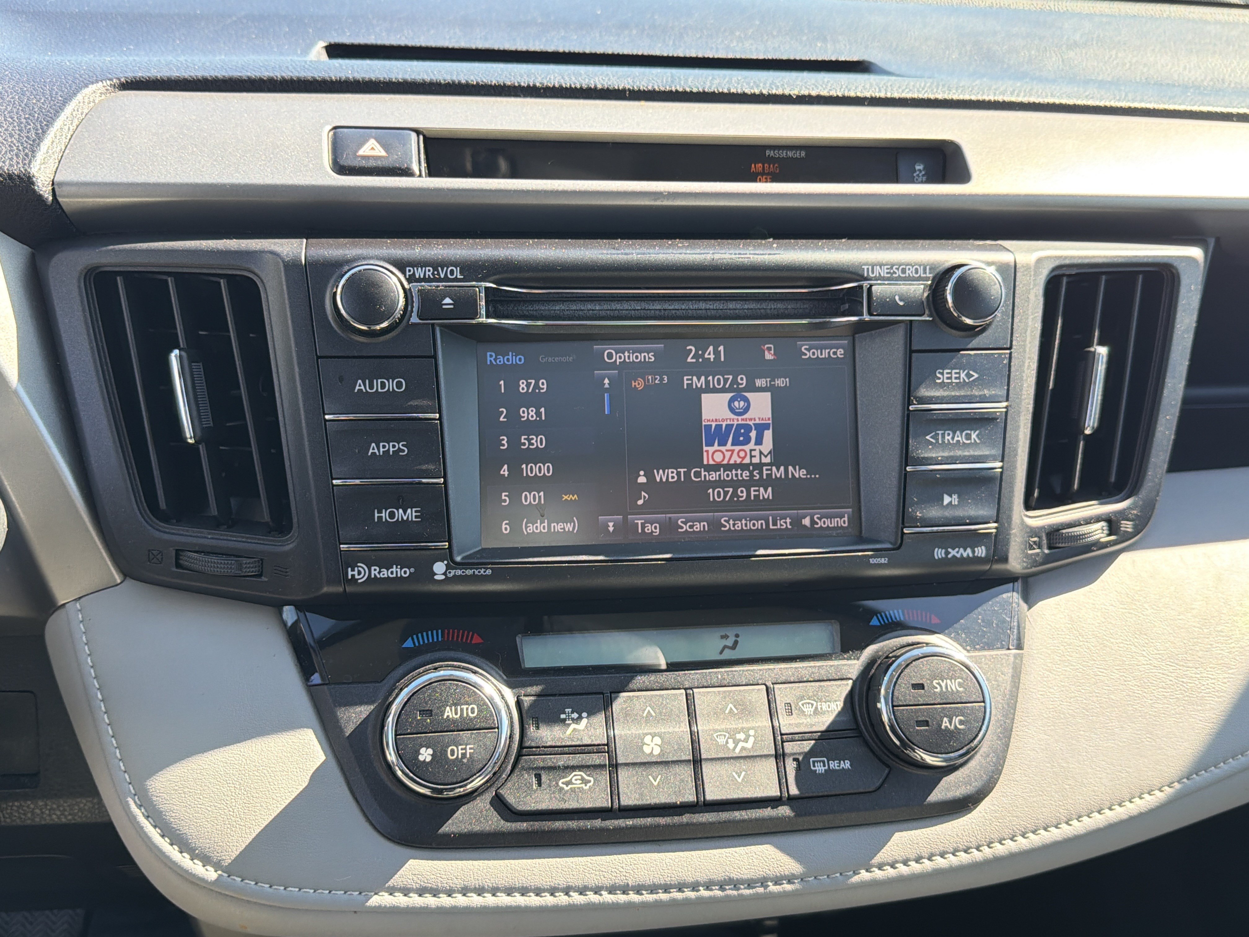 Used 2016 Toyota RAV4 XLE FWD image 23