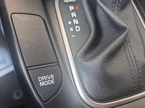Certified 2025 Kia Soul LX w/ LX Technology Package FWD image 17