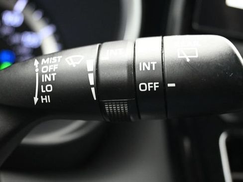 Used 2023 Toyota Highlander XLE FWD image 21