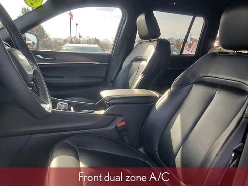 Used 2025 Jeep Grand Cherokee Limited w/ Black Appearance Package image 17