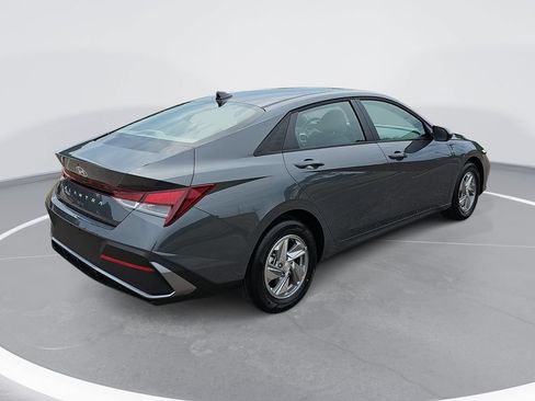 New 2026 Hyundai Elantra SE FWD image 5