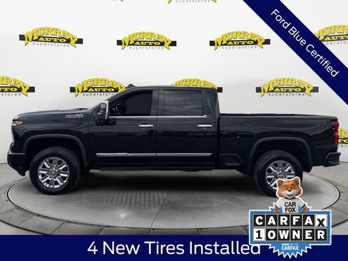 Used 2024 Chevrolet Silverado 2500 High Country w/ Technology Package AWD/4WD image 3