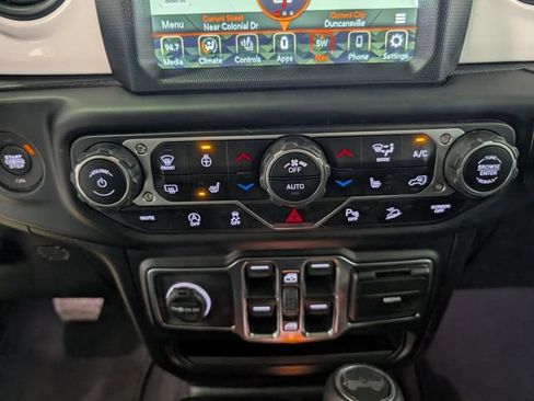 Used 2021 Jeep Wrangler Unlimited Islander image 19