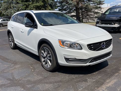 Used 2018 Volvo V60 T5 Cross Country AWD/4WD image 1