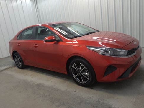 Used 2023 Kia Forte LXS w/ LXS Technology Package FWD image 11