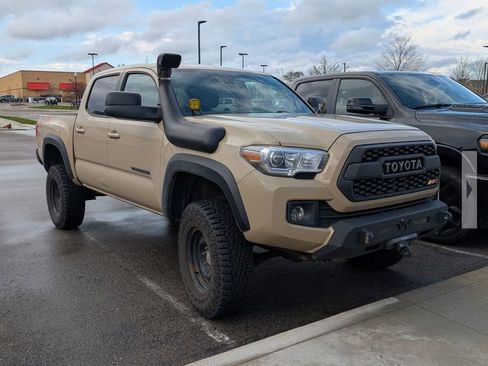 Used 2019 Toyota Tacoma TRD Off-Road image 1