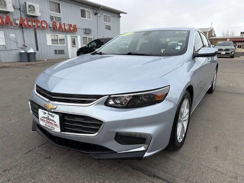 Used 2017 Chevrolet Malibu LT image 1