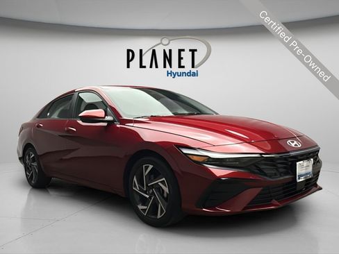 Used 2025 Hyundai Elantra SEL image 1
