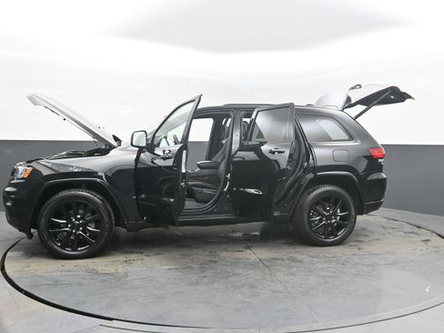 Used 2019 Jeep Grand Cherokee Altitude image 41