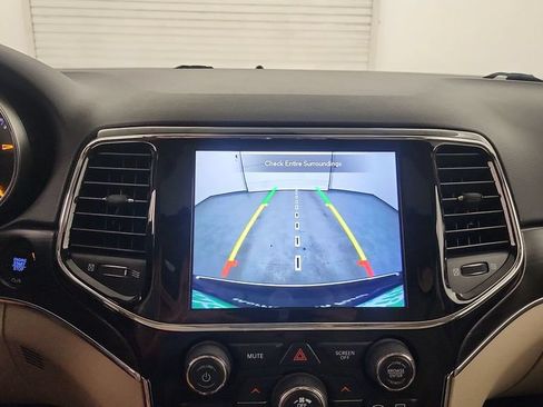 Used 2020 Jeep Grand Cherokee Limited AWD/4WD image 27