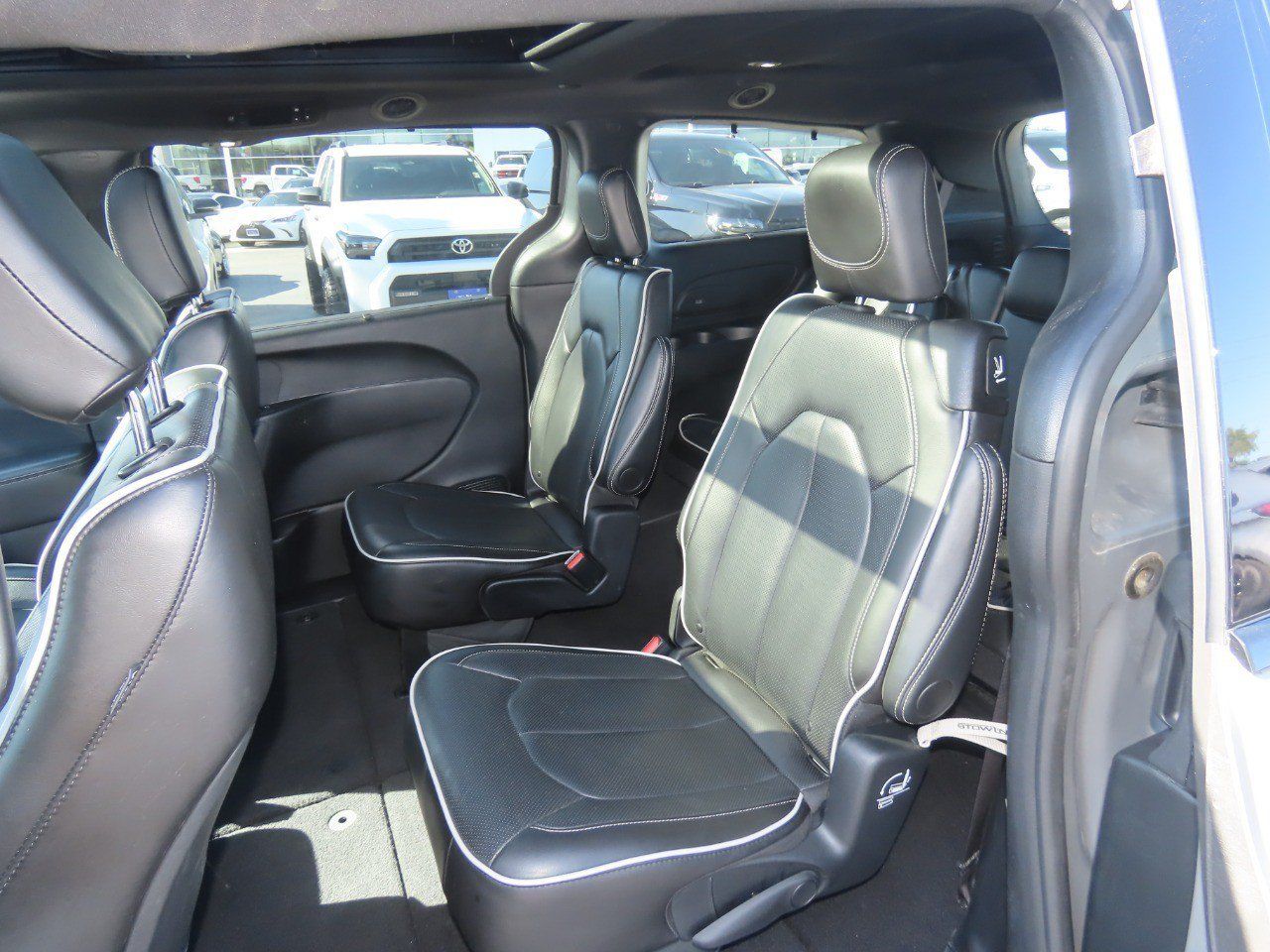 Used 2025 Chrysler Pacifica Limited FWD image 20