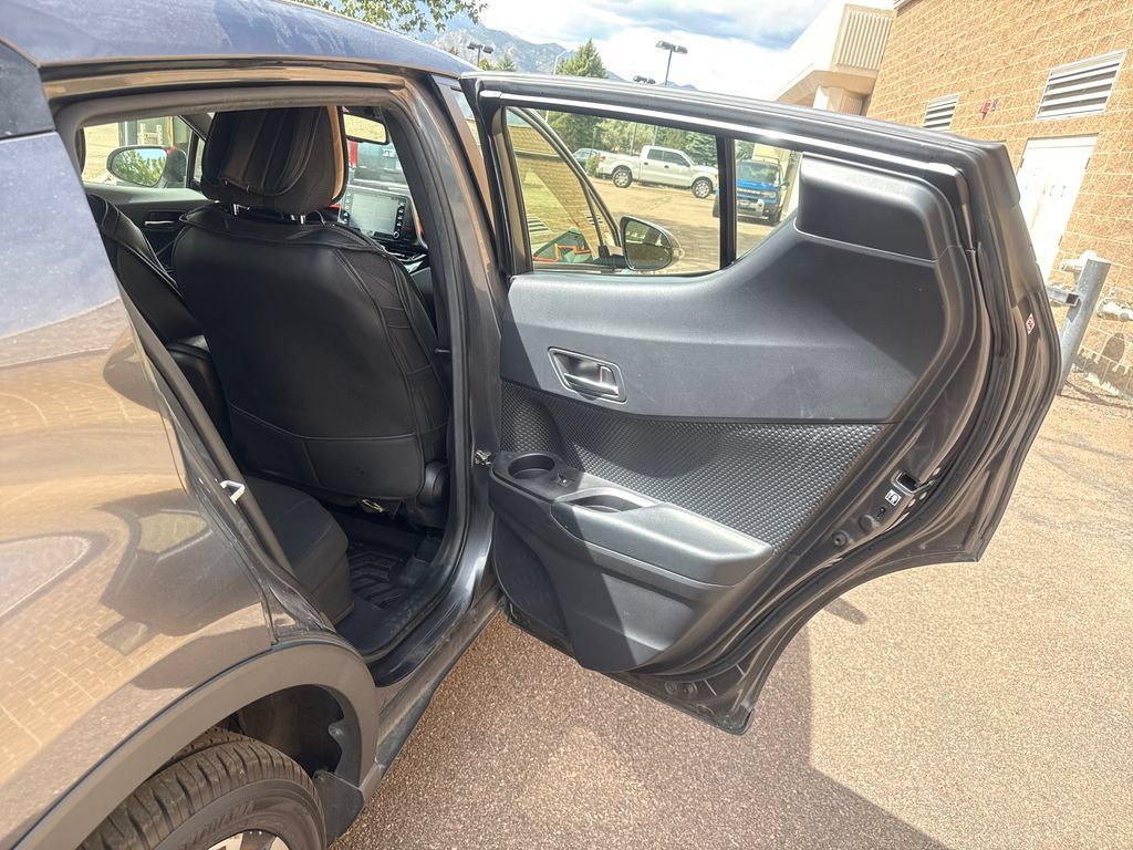 Used 2019 Toyota C-HR XLE FWD image 24