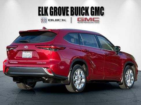 Used 2023 Toyota Highlander Limited image 4