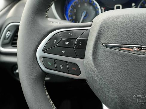 Used 2026 Chrysler Pacifica Select FWD image 33