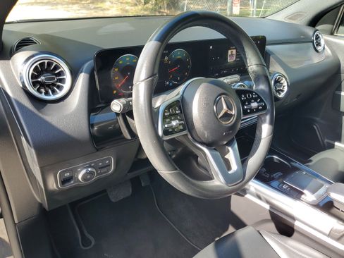 Used 2023 Mercedes-Benz GLA 250 w/ Premium Package image 18