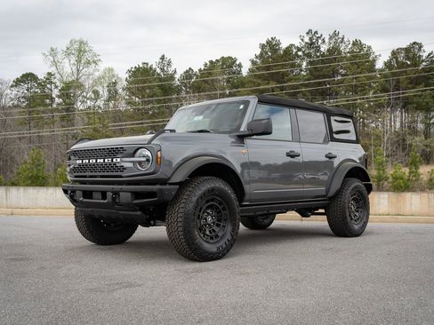 New 2026 Ford Bronco Badlands w/ Sasquatch Package AWD/4WD image 3