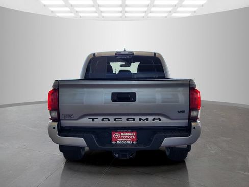 Used 2019 Toyota Tacoma TRD Sport w/ Technology Package AWD/4WD image 6