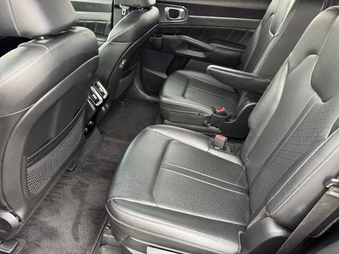 Used 2022 Kia Sorento SX image 11