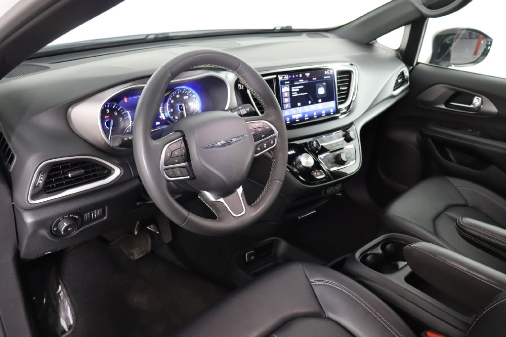 Used 2025 Chrysler Pacifica Select FWD image 28