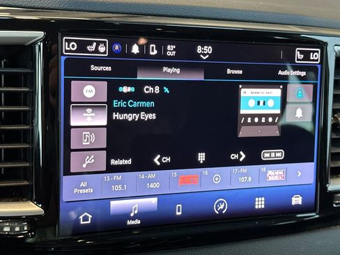 Used 2023 Chrysler Pacifica Touring-L FWD image 21