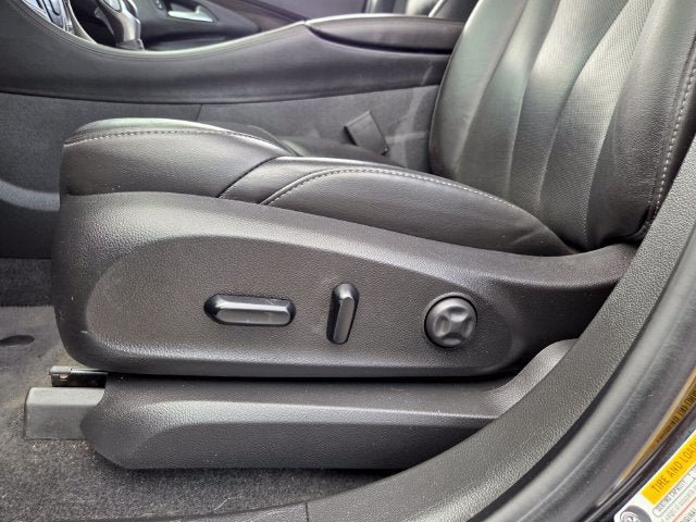 Used 2020 Buick Envision Essence FWD image 12