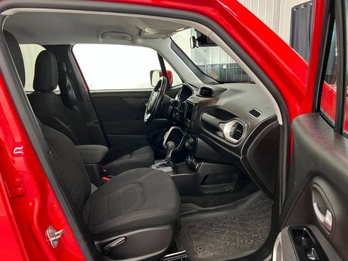 Used 2020 Jeep Renegade Latitude w/ Cold Weather Group AWD/4WD image 11