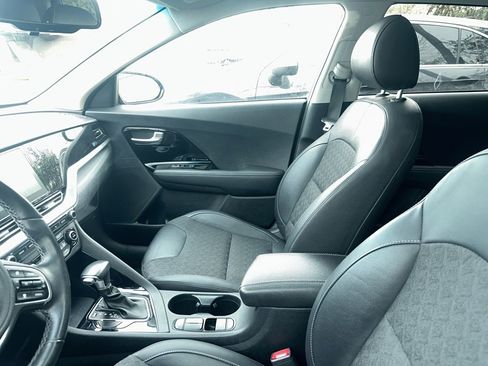 Used 2020 Kia Niro Touring image 5