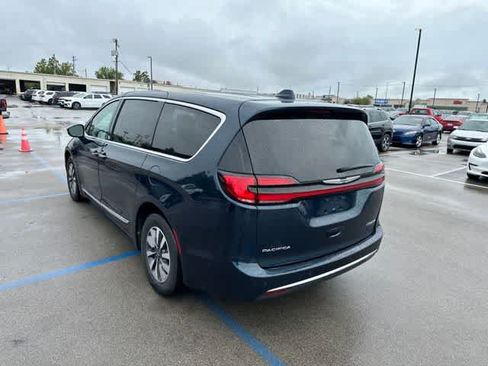 Used 2022 Chrysler Pacifica Limited FWD image 11