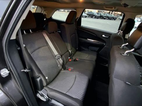 Used 2018 Dodge Journey SE w/ Popular Equipment Group image 18
