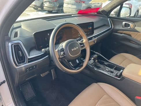 Certified 2025 Kia Sorento SX Prestige w/ Olive Brown Leather Package image 6