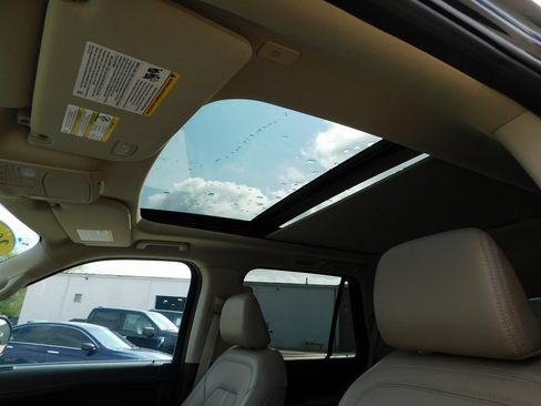 Used 2024 Ford Expedition Limited image 13