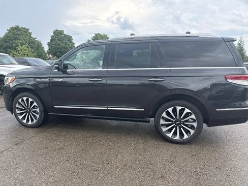 Used 2023 Lincoln Navigator Reserve AWD/4WD image 8