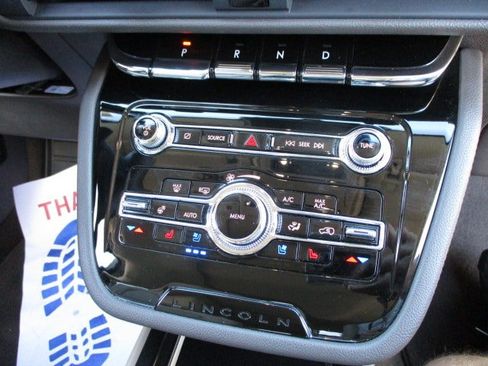 Used 2021 Lincoln Corsair FWD w/ Premium Package image 4