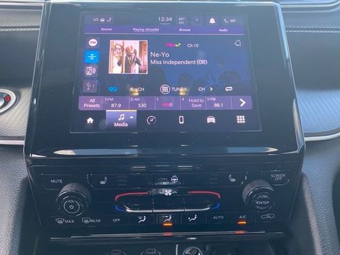 Used 2025 Jeep Grand Cherokee Laredo X w/ Luxury Tech Group I image 20