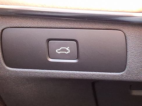 Used 2024 Volvo XC90 B6 Plus w/ Protection Package Premier image 24