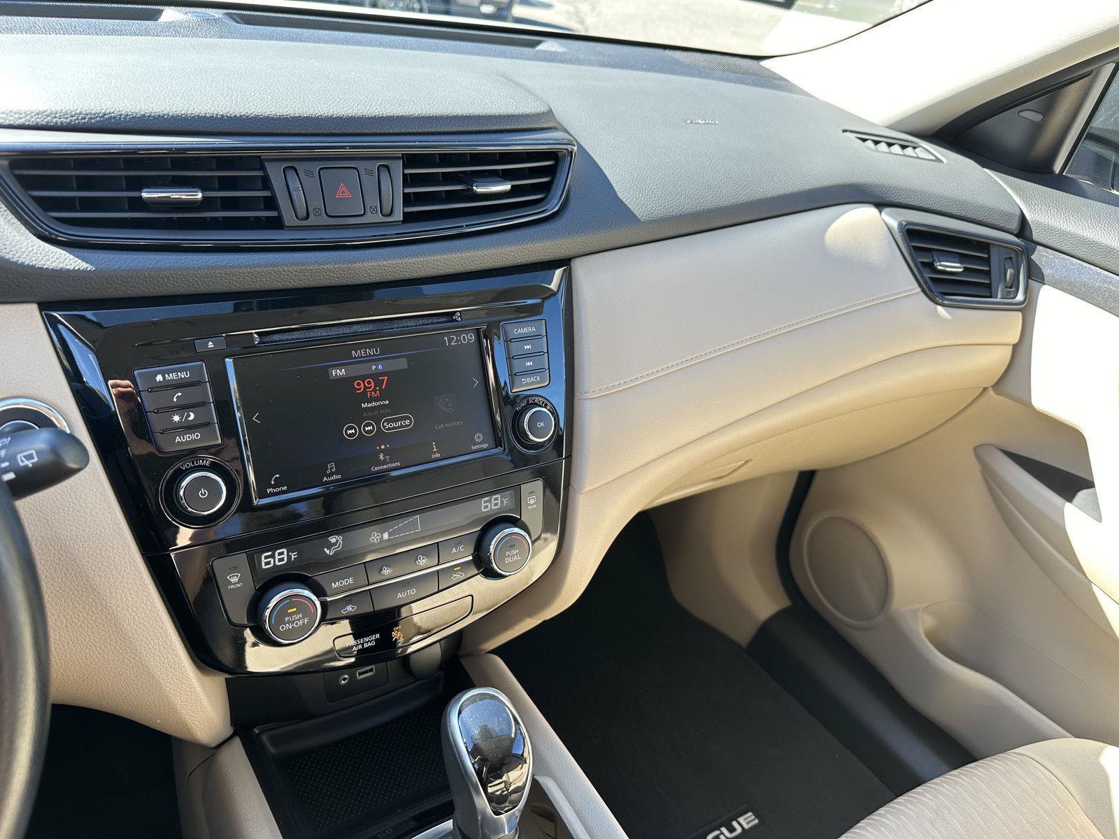Used 2020 Nissan Rogue SV AWD/4WD image 19