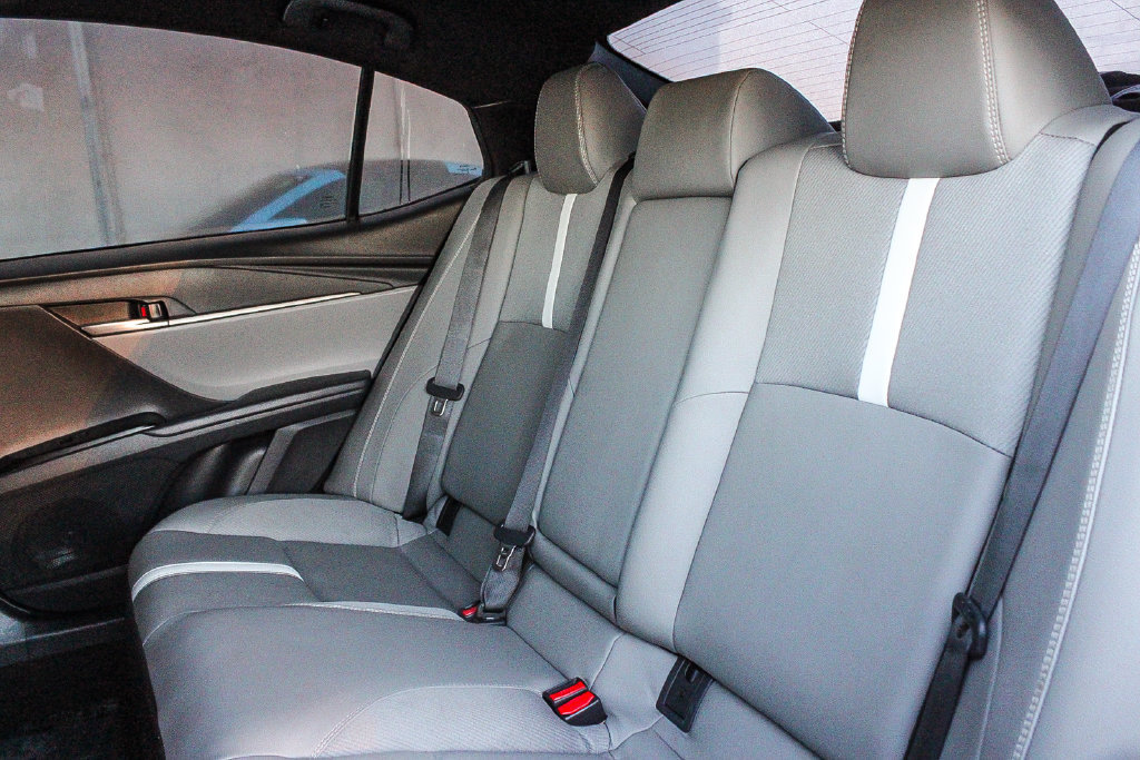 Used 2025 Toyota Camry SE w/ Convenience Package FWD image 19